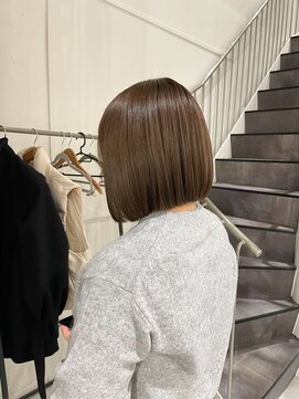 アトレ(attrait) ◆ショートボブ オリーブベージュ 前下がりボブ