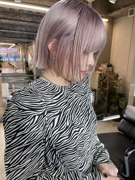 天神美容室 【KASUMI天神美容室】ホワイトピンク×海外レイヤー