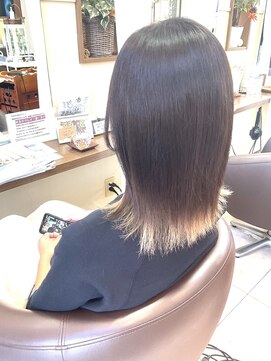 コアフィールフィス(COIFFURE fils) 【見附 今町】インナーカラー ミルキーベージュ