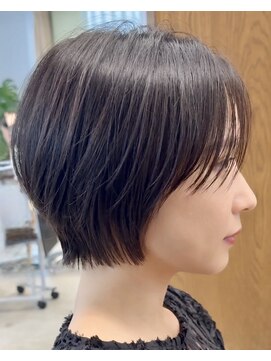 リアン アオヤマ(Liun Aoyama) 大人ショートボブ/前髪あり/アッシュグレー/30代/40代/50代