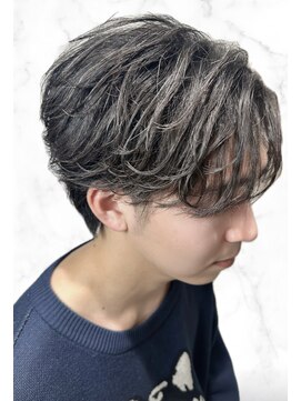 ミヤビ(MIYAVI) 束感フェザーショート