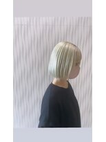 アース 会津若松店(HAIR&MAKE EARTH) ミルクティーブロンドのコンパクトボブ