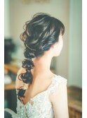 ダークアッシュカラーのブライダルヘアアレンジ