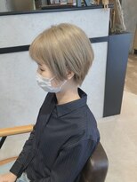 コエバイロゼオ(coe by Roseo)&nbsp;ホワイトミルクティーカラーのショートボブ