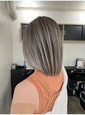 ホワイトアッシュベージュのバレイヤージュボブ【ダブルカラー】