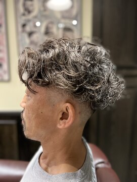 バレス 田町(BALES) [スキンフェード/ツイストスパイラル/田町]