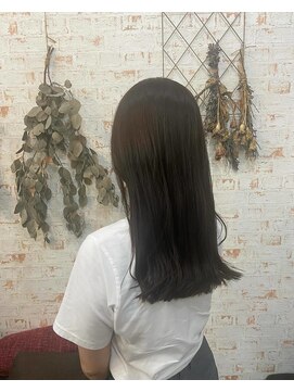アカイトビラ ヘアケアサロン(AKAI TOBIRA Hair Care Salon) 外ハネロングヘア