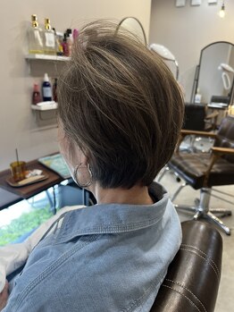 こだわりの薬剤でダメージレスに◎リタッチだけでの予約もOK！気になる時にすぐに通える嬉しい価格も魅力♪