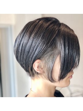 ランプシーヘアー(Lampsi hair) ショートボブ　　インナーカラー　　グレイアッシュ