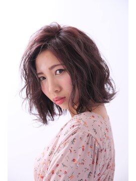 ソーホー ニューヨーク シズオカ(SOHO newyork SHIZUOKA) ラフな無造作ウェーブが大人かわいいミディ