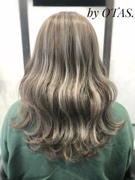 オータス(OTAS.) #ふんわりハイライト#簡単ヘアアレンジ#大人女子#グレージュ