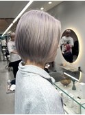 ショートカットショートボブミルクティーベージュカラー前髪なし