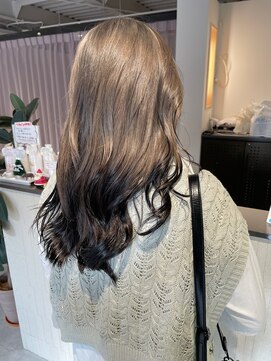 ギネス(Giness) 裾カラー グラデーションカラー黒髪/ボブルフ/ネビージュ/小顔