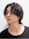 ミディスパイラル　センターパートウルフ