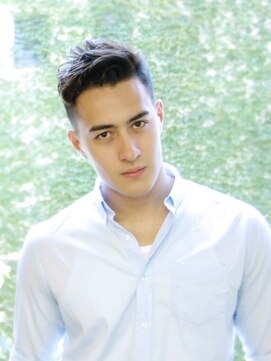 バグ 恵比寿(Bug) 刈り上げ＆パーマで大人のショートスタイル