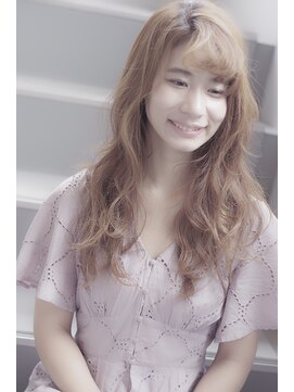 ソラ(sora) 癖を活かしたアッシュベージュのナチュラルウェーブ