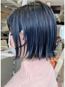 プラグ(Plug) ブルーシルバーハイライトケアブリーチミニボブ似合わせカット