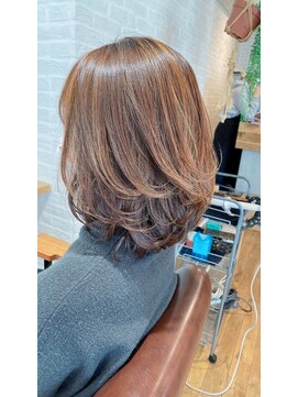 ヘアスペース リズム グリーン(Hair space Rizm green) グレーカラー×レイヤー