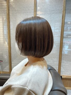 ロエ 平尾山荘(loe) 【脱白髪染めハイライト】×コンパクトなミニボブ