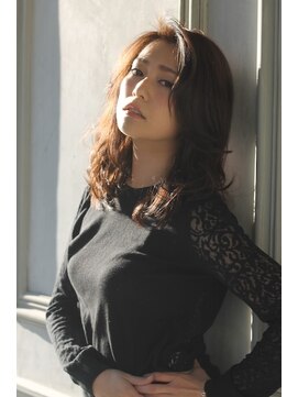 リコ バイ マリス(Liko by maris) かきあげレイヤースタイルでエアリーロングにイメチェン♪