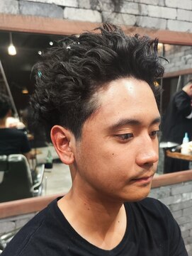 フォーコーナーズカットショップスリーセント 栄(FourCornersCutShop 3/cent) 仏陀パーマ/フェードカット/ブッダパーマ/スパイキーショート
