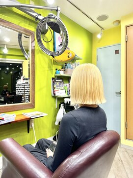 シースティア(siistia) 《ブロンド×ボブ》