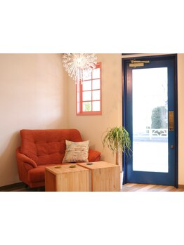 一人のスタイリストが仕上げまで担当するから、周りを気にせずにゆっくりとサロンタイムを堪能できる♪