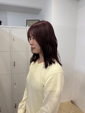 エイチ 梅田(H) アンブレラカラーアッシュグレーベリーショート切りっぱなしボブ