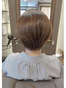 エニー(ENi) ミディアムヘア/暗めカラー/グランマッシュ/辻堂