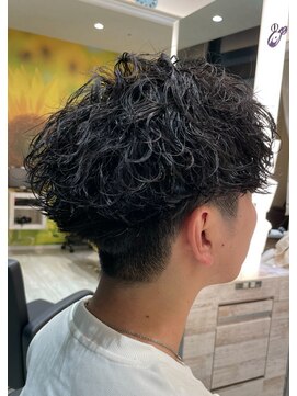 刈り上げショート/波巻きパーマ