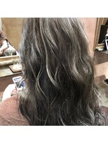 ユニーク(UniQ)&nbsp;【UniQ・小笹】３Ｄちっぷハイライト＋グレイベージュ＋透明感