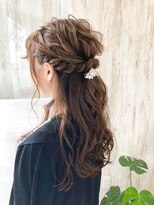 エストレーラ(estrela)&nbsp;『estrela』大人可愛いハーフアップヘアアレンジ