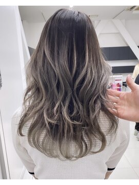 アライブ キチジョウジ(ALIVE Kichijoji) エアータッチバレイヤージュ白髪ぼかし／ケアブリーチハイライト