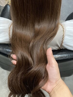 カラーや縮毛矯正を繰り返すたびに効果を実感◎カウンセリング×技術で、健やかでみずみずしいツヤ髪に。