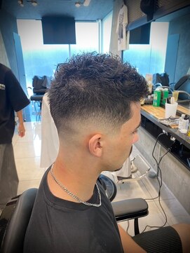 ビンゴ(BINGO) 1811渋谷メンズカット黒髪スキンフェードバーバーフェードカット