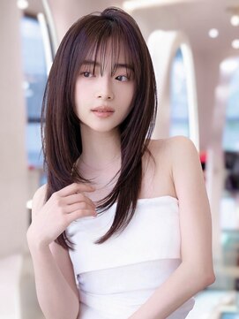 ミディアムレイヤーカット×ダークアッシュ×髪質改善/顔周り