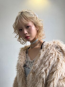 カシェル トウキョウ(Cashel Tokyo) ホワイトベージュ/ブリーチ/ヘアセット