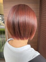 アロマエミュー(aroma emue)&nbsp;艶感たっぷりのピンクベージュ・ボブ