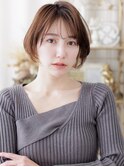 前下がりミニボブショートブリーチな小顔しインナーカラー30代