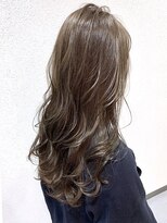 エレン バイ アルティナ(Ellen by artina)&nbsp;アッシュベージュ×ゆる巻きロング【Ellen新宿】