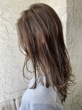 ペネロープ(Penelope) セミロング/レイヤー/透明感カラー 担当 夕島