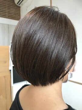 チルハウス(Chill-hus) ナチュラル艶感暗髪大人ノーブル奥行きショートワンカラー