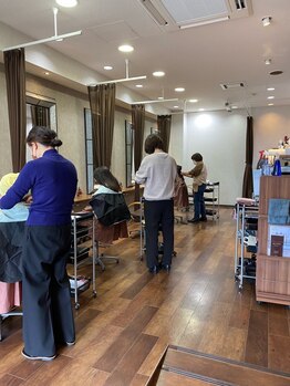 ヘアーメイク アヴァンセ 泉中央店(hair make Avance)の写真/【泉中央駅徒歩3分】スタッフは全員女性スタイリスト。同世代のママさんだから、気軽に何でも相談できる♪