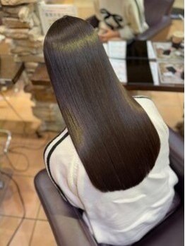 リー 甲子園(Lee)の写真/【ダメージを極限まで抑え艶を与えるオイルインストレート/酸性ストレートを使用】毛先まで柔らかい艶髪に