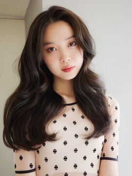 シア(sia) 韓国風くびれレイヤー髪質改善ブラウンベージュ小顔美髪20代30代