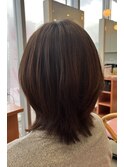 外ハネふんわりミディアムスタイル