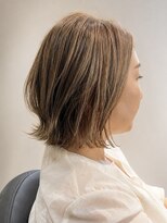 ニチカ(NYCHIKA)&nbsp;ミルクティーベージュ×丸みショート｜外ハネボブ｜ハイライト