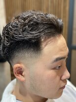 キタセンジュバーバー バイ ティーズ(KITASENJU BARBER by T's) スキンフェード×パーマ