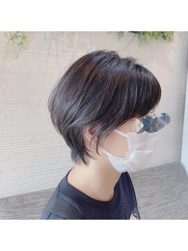 アンフィニー(Infini) ○○ゆるやかな丸みのある、ショートボブ○○