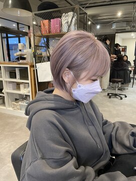 ナンバー(number+) 20代30代大人可愛いアッシュベージュくびれボブ耳掛け透明感